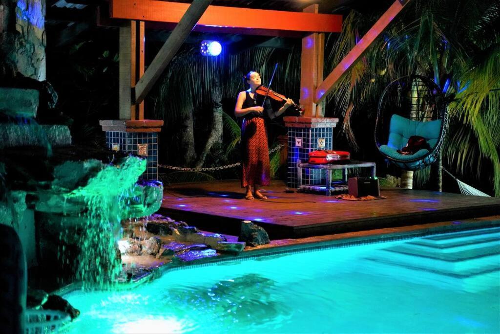 The Dock Resort Over Water Retreat West End Εξωτερικό φωτογραφία