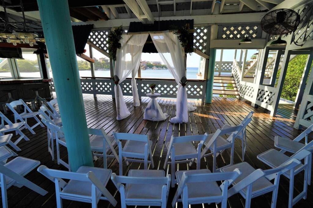 The Dock Resort Over Water Retreat West End Εξωτερικό φωτογραφία