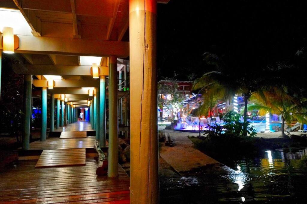 The Dock Resort Over Water Retreat West End Εξωτερικό φωτογραφία