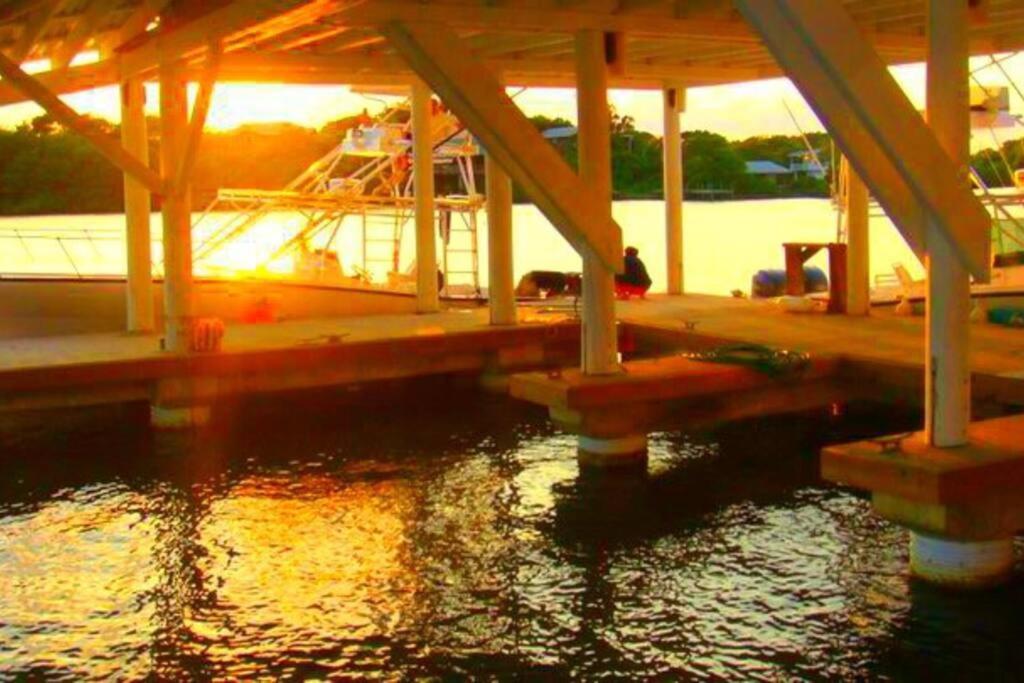 The Dock Resort Over Water Retreat West End Εξωτερικό φωτογραφία