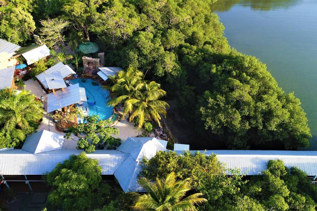 The Dock Resort Over Water Retreat West End Εξωτερικό φωτογραφία