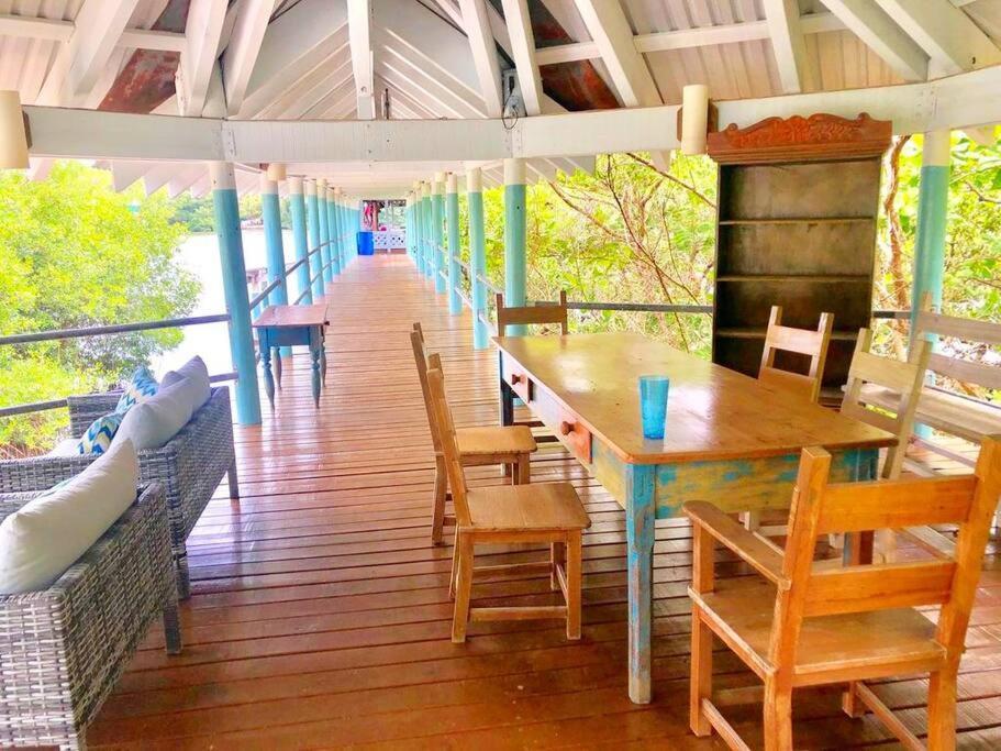 The Dock Resort Over Water Retreat West End Εξωτερικό φωτογραφία
