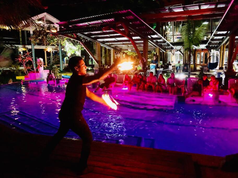 The Dock Resort Over Water Retreat West End Εξωτερικό φωτογραφία