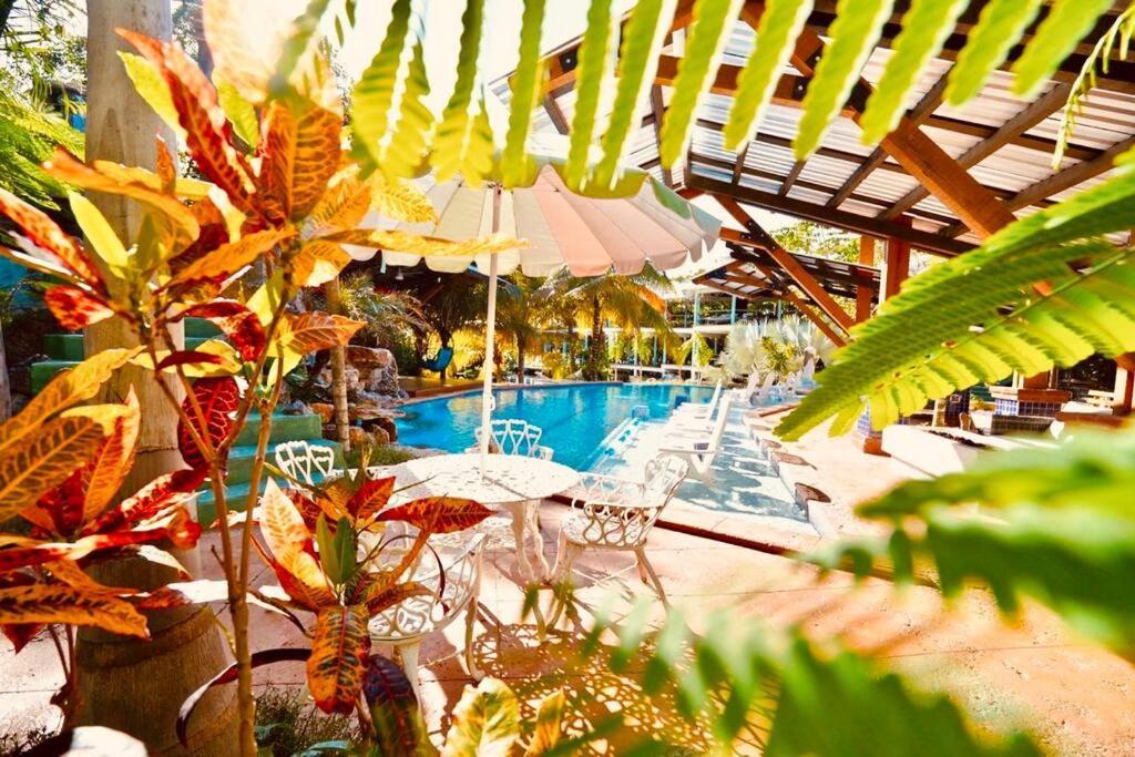 The Dock Resort Over Water Retreat West End Εξωτερικό φωτογραφία