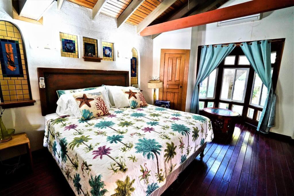 The Dock Resort Over Water Retreat West End Εξωτερικό φωτογραφία