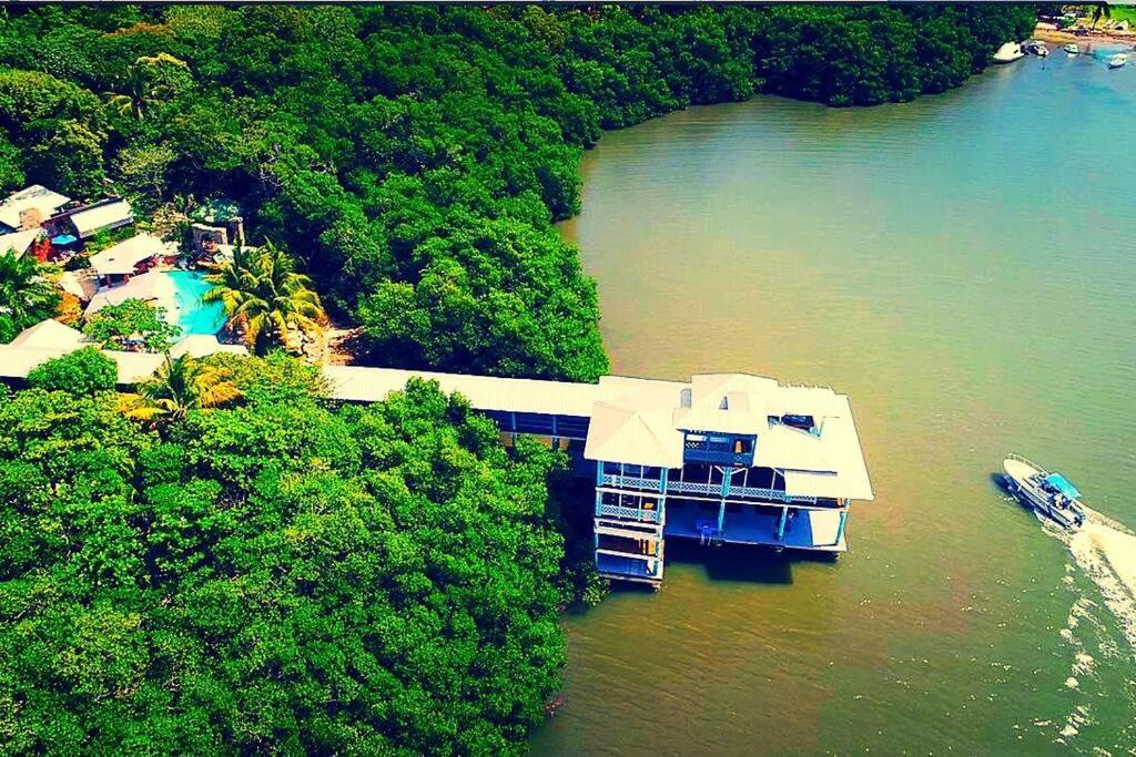 The Dock Resort Over Water Retreat West End Εξωτερικό φωτογραφία