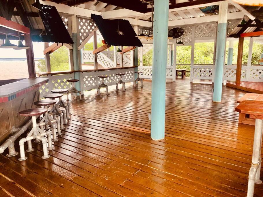 The Dock Resort Over Water Retreat West End Εξωτερικό φωτογραφία
