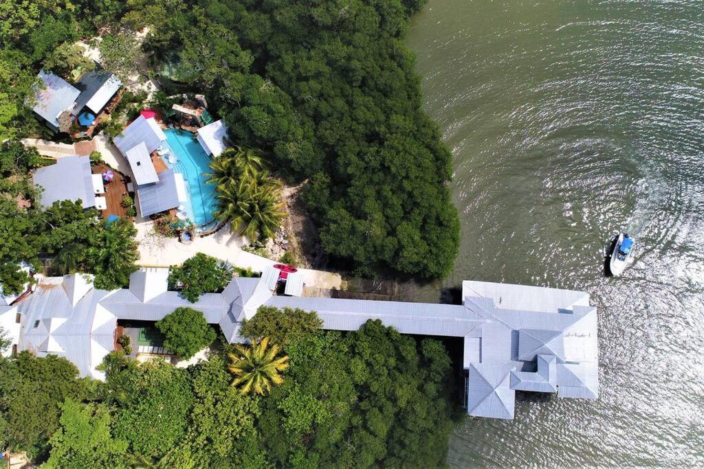 The Dock Resort Over Water Retreat West End Εξωτερικό φωτογραφία