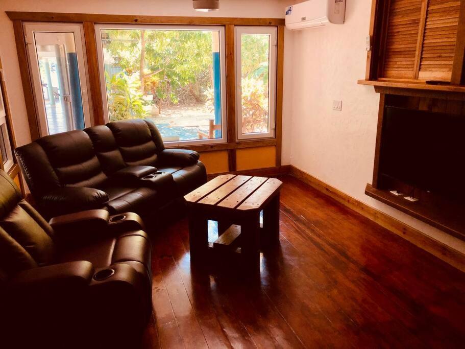 The Dock Resort Over Water Retreat West End Εξωτερικό φωτογραφία