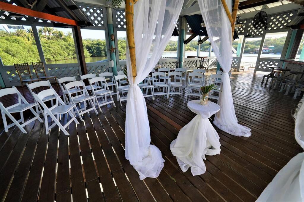 The Dock Resort Over Water Retreat West End Εξωτερικό φωτογραφία